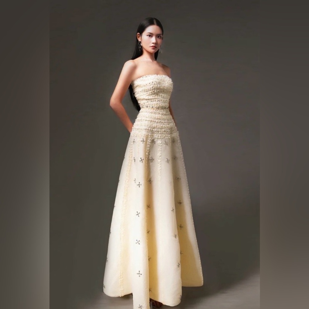 Beautiful Yellow Gown - Picture 3 of 3